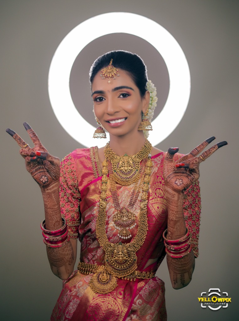 Golden Jewels & Ring Light